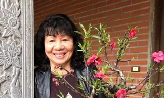 Dịch giả Phan Thanh Hảo và các cháu nội 