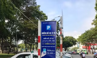 Thất thoát 'khủng”, TPHCM giao thanh niên xung phong thu phí đỗ xe trên đường
