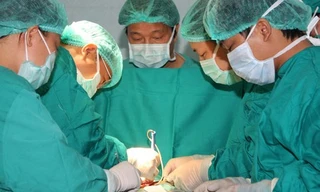 Mổ bụng vì… ăn gần 2 kg tóc