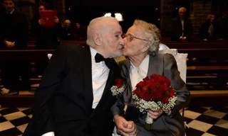 Ông Giovanni Molinari và bà Antonia Gottifredi tìm lại được nhau sau 70 năm xa cách nờ Facebook. Ảnh: Corriere della Sera.