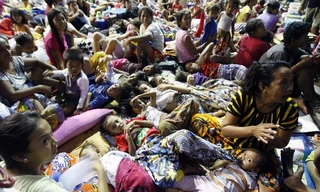 Người dân Phipines tránh bão