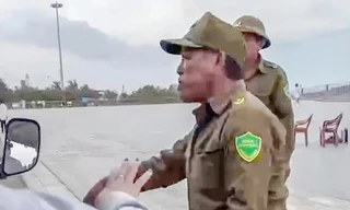 Bảo vệ chửi bới du khách tại tháp Nghinh Phong bị cho ngưng công tác