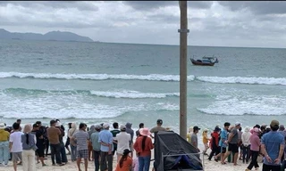 Hơn 100 người tham gia tìm kiếm 2 học sinh bị mất tích khi tắm biển