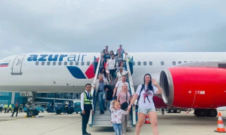 Hơn 230 khách Nga đến Nha Trang trên chuyến bay charter
