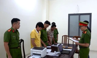 Hai HLV bóng đá trẻ Khánh Hòa bị bắt do chiếm đoạt hàng tỷ đồng của cầu thủ