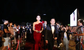 Các hoa hậu sải bước trên thảm đỏ Hoa hậu Việt Nam 2018