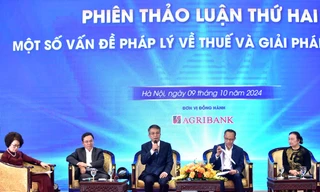 Tổng cục trưởng Tổng cục Thuế Mai Xuân Thành trao đổi, thảo luận về chính sách thuế hiện hành và một số đề xuất sửa đổi, bổ sung.