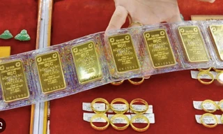 Giá vàng SJC lao dốc, vàng nhẫn bật tăng 