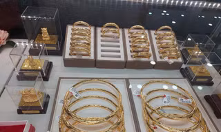 Giá vàng giảm mạnh 