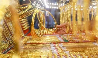 Giá USD tăng vọt, vàng trong nước neo cao 