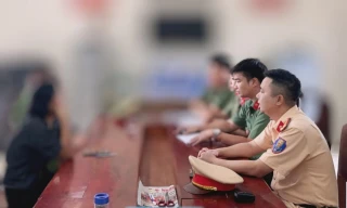 ‘Báo chốt’ thổi nồng độ cồn, người phụ nữ bị phạt 7,5 triệu đồng