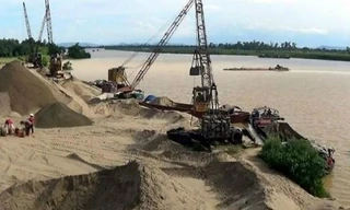 Ba người khai thác cát trái phép bị xử phạt hơn 500 triệu đồng