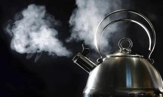 Bắt khẩn cấp kẻ hắt nước sôi vào em dâu đang mang bầu