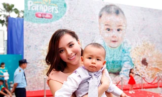 Dương Trương Thiên Lý lần đầu đưa ‘quý tử’ đi sự kiện