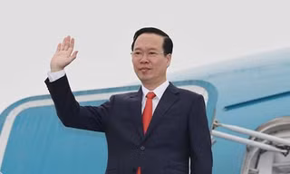 Chủ tịch nước đến London, bắt đầu chương trình tham dự Lễ đăng quang của Nhà vua Anh Charles III