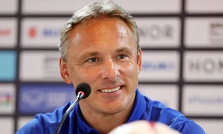 HLV Antoine Hey. Ảnh: Vnexpress 