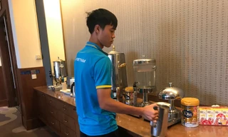 Văn Toàn tại bữa trưa của đội tuyển U22 Việt Nam tại SEA Games 29.