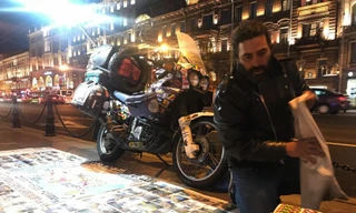 Julian Maiello trong 16 năm đã lái xe máy qua 115 nước trên thế giới, với hành trình dài hơn 400.000 km.