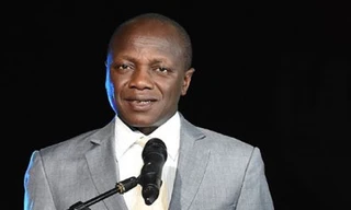 Ông Collins Chabane.