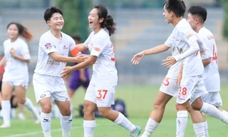 Các cầu thủ U19 Phong Phú Hà Nam ăn mừng chiến thắng trước Vĩnh Phúc (ảnh Hà Trang)