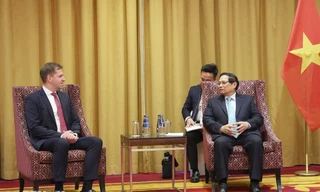 Thủ tướng Phạm Minh Chính tiếp ông Michal Fijol, quyền Chủ tịch HĐQT Hãng hàng không quốc gia Ba Lan (LOT Polish Airlines). (Ảnh: Dương Giang/TTXVN)