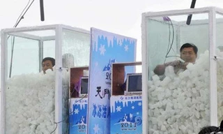 Ông Jin Songhao (bên phải)