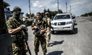 Binh lính Ukraine hộ tống phái đoàn OSCE