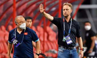 HLV Park Hang-seo có thể tái ngộ đối thủ cũ, ông Mano Polking tại SEA Games 31. 