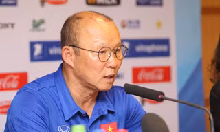 HLV Park Hang Seo gây bất ngờ khi loại thủ môn Đặng Văn Lâm khỏi danh sách dự Asiad 2018.