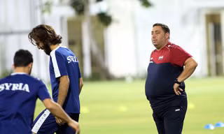 HLV Alfakeer Muhannad thận trọng trước trận đấu của Syria với Olympic Việt Nam. Ảnh: Vnexpress