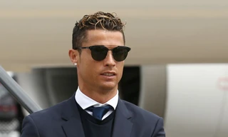 Ronaldo bảnh bao đi hầu toà