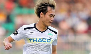 Văn Toàn và các đồng đội đã có trận thắng quan trọng trước SHB Đà Nẵng để rộng cửa trụ hạng V-League. 