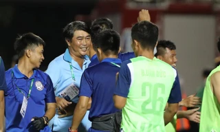 Niềm vui của HLV Trần Minh Chiến và các học trò khi Bà Rịa-Vũng Tàu giành chiến thắng trước Sông Lam Nghệ An ở vòng 1/8 cúp Quốc gia Bamboo Airways 2020.