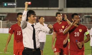 Công Vinh (áo trắng) nói chưa đủ về thu nhập của cầu thủ Việt Nam.