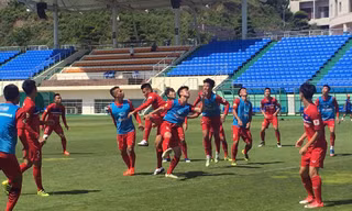 Thầy trò HLV Hữu Thắng dốc sức để giành HCV SEA Games 29. (ảnh Nhật Đoành)