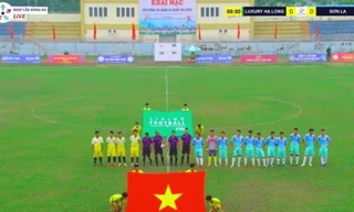 Sơn La chỉ có 4 cầu thủ ra sân ở trận đấu với Luxury Hạ Long chiều 6/11 (ảnh V.League)