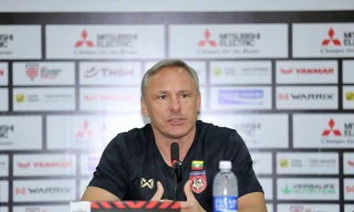 HLV Antoine Hey cho rằng Myanmar có lợi thế khi không chịu áp lực trước khi gặp đội tuyển Việt Nam. (ảnh Hữu Phạm)