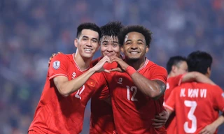 Nguyễn Xuân Son và Tiến Linh ăn mừng bàn thắng ở ASEAN Cup 2024