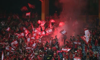 CĐV Hải Phòng thường đốt pháo sáng mỗi khi đội nhà thi đấu với CLB Hà Nội trên sân Hàng Đẫy (ảnh Đ.T)