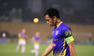 Văn Quyết nhận án kỷ luật kịch khung từ VFF do hành vi phản ứng trọng tài 