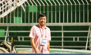 Từ CĐV lên làm Chủ tịch một đội bóng, ông Văn Trần Hoàn là "ca độc" của bóng đá Việt Nam. 