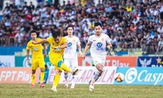 Cuộc đối đầu giữa Thép Xanh Nam Định và Đông Á Thanh Hoá hứa hẹn sẽ gay cấn và nhiều bất ngờ. 