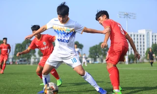 HAGL (áo trắng) cầm hoà Bình Dương để cùng vào Tứ kết giải U17 quốc gia (ảnh Anh Đoàn)