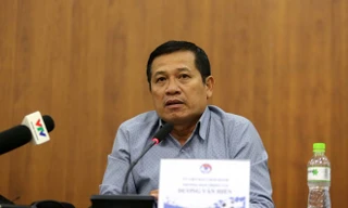 Tại cuộc họp báo ở VFF cách đây không lâu, ông Dương Văn Hiền nhận lỗi nhưng không từ chức với lý do...chỉ là người chắp bút. Việc phân công trọng tài đã thông qua tập thể.