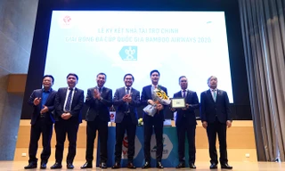 Quang cảnh lễ ký kết hợp đồng tài trợ cúp Quốc gia 2020 sáng 5/2. (ảnh Phương Niên)