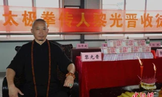 Đệ tử chơi sang, dùng tiền tỷ bái sư học Thái cực quyền