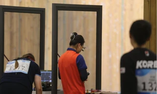 Trịnh Thu Vinh và nỗi buồn trượt vé dự vòng chung kết 25m súng hơi cá nhân nữ Asiad 19 (ảnh Linh Hoàng)