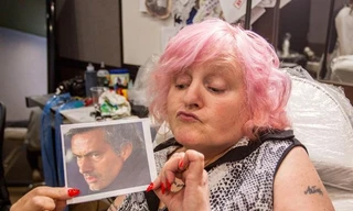 'Bà ngoại' xăm kín người vì 'cuồng' Mourinho