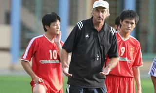 Văn Quyến và Lê Công Vinh đều từng là học trò của HLV A.Riedl.