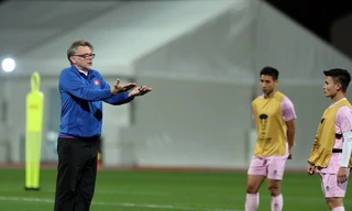 HLV Troussier cần sớm đưa đội tuyển Việt Nam trở lại quỹ đạo chiến thắng (ảnh Hữu Phạm) 